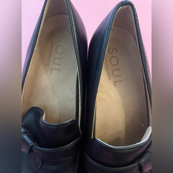 NWOT. Black leather wedges by Naturalizer. Never worn. - Picture 8 of 9